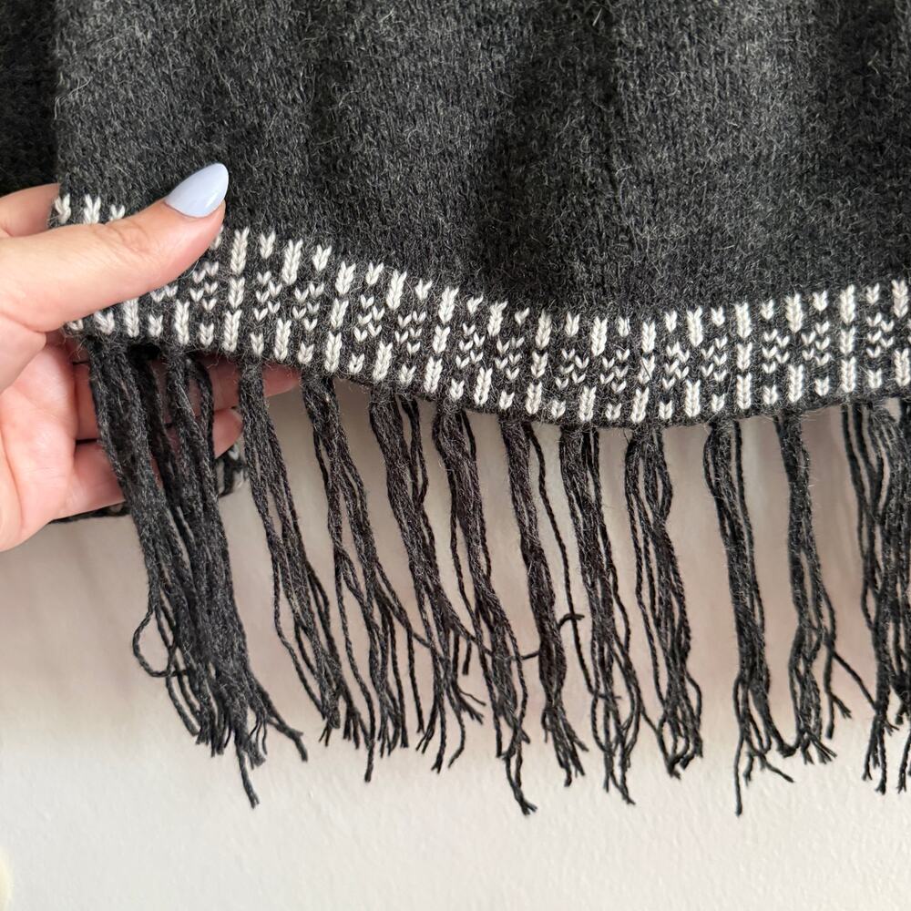 The ALPACA CONNECTION | Gray Fringed Alpaca Wool sweater | Large - Picture 5 of 10